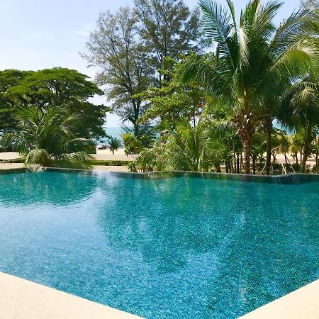 By The Beach - Luxury 2 Bedrooms Family Suite Batu Ferringhi Kültér fotó