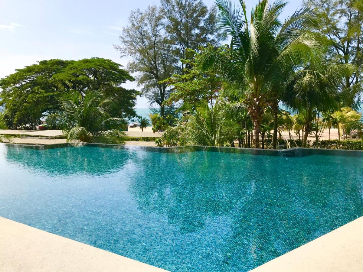 By The Beach - Luxury 2 Bedrooms Family Suite Batu Ferringhi Kültér fotó