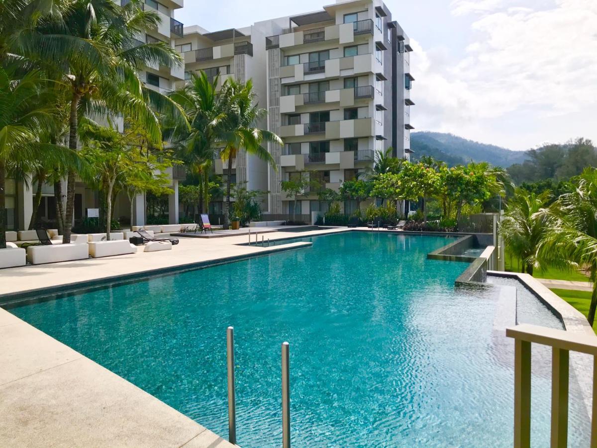 By The Beach - Luxury 2 Bedrooms Family Suite Batu Ferringhi Kültér fotó