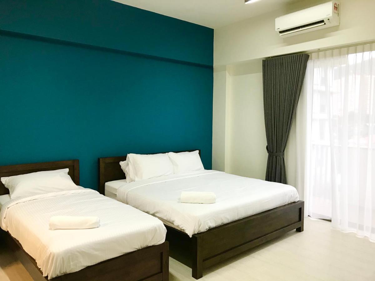 By The Beach - Luxury 2 Bedrooms Family Suite Batu Ferringhi Kültér fotó